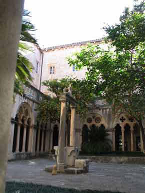 DominicanMonastery-Courtyard-042805-904a