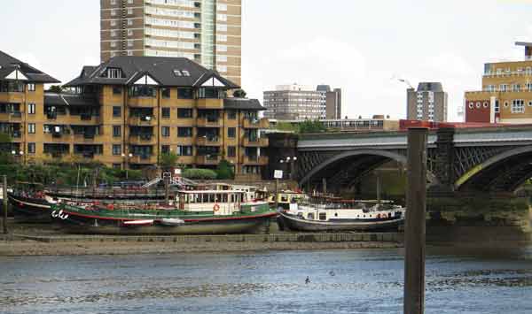 Boats on the Bank of the Thames-050205-341p