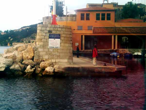 Dock@Villefranche-042405-837a