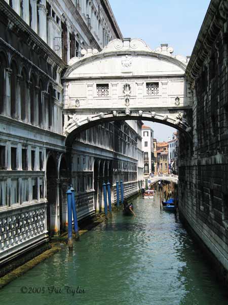 BridgeofSighs(Ponte-de Sospiri)-043005-1221p